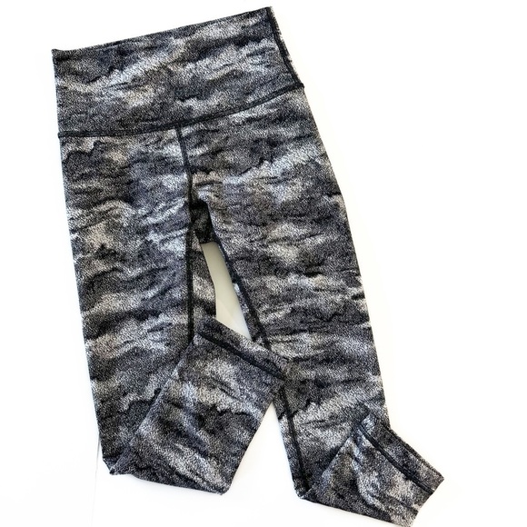 Lululemon Womens Sz 4 High Waisted Wunder Under Crops Luon Black White Hazy Days - Picture 3 of 5